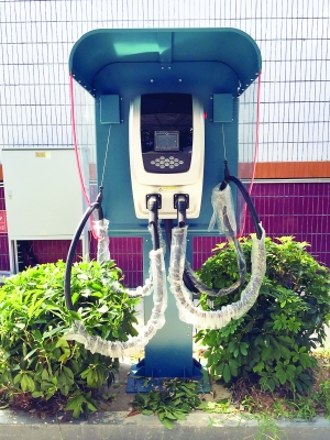 東莞首個(gè)電動(dòng)汽車光伏充電站試送電成功 東莞首個(gè)電動(dòng)汽車光伏充電站試送電成功